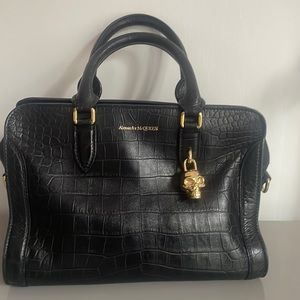 Alexander McQueen Skull Padlock Bag- Beyond chic!✨